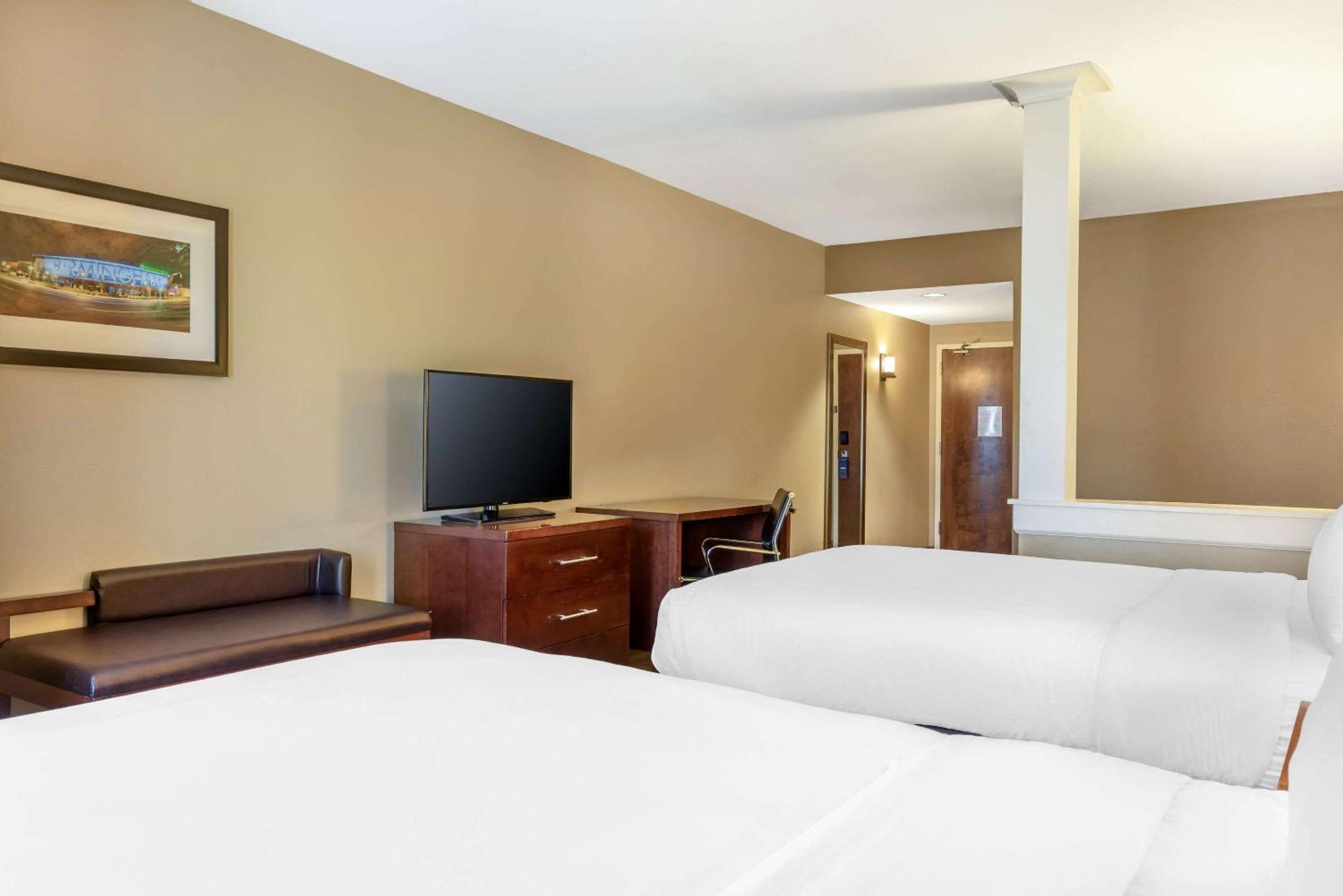 Comfort Inn & Suites At Crossplex Village Birmingham Bagian luar foto
